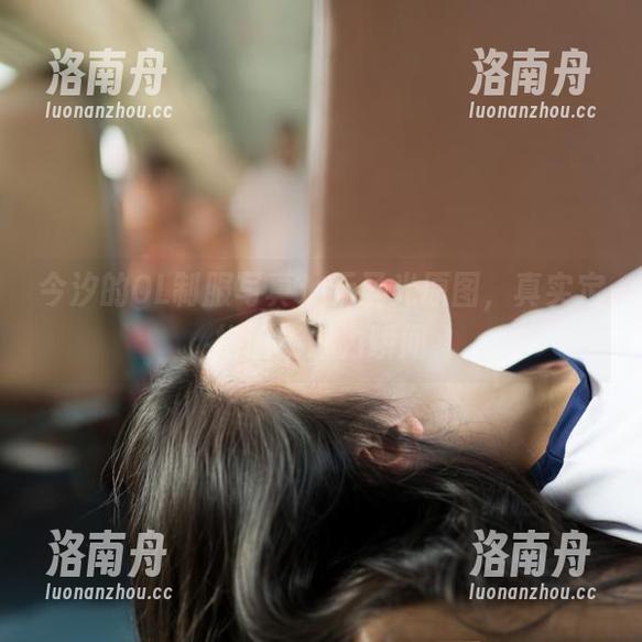 今汐 今汐的OL制服写真:无圣光原图,真实定格职场魅力瞬间