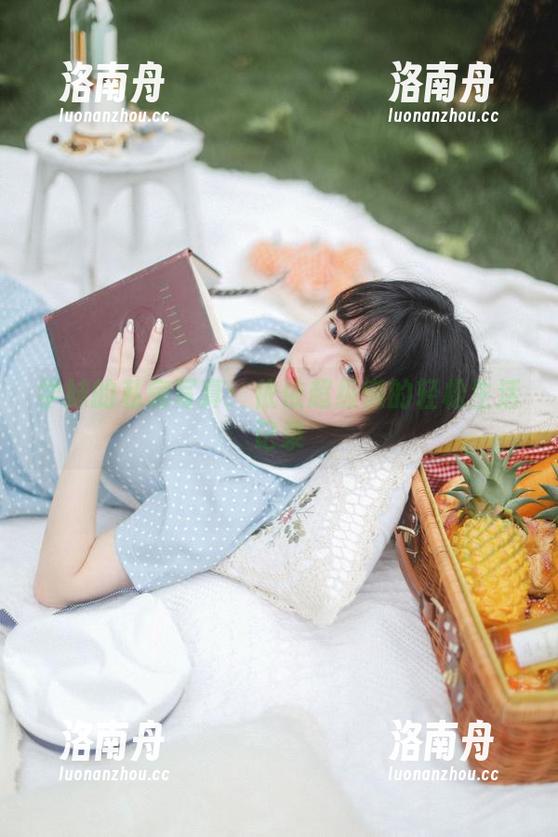 依依超级懒 学妹的私房写真:依依超级懒的轻松生活记录