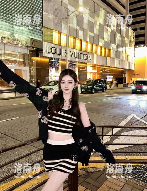 克拉女神-吕佳 克拉女神 - 下载吕佳灰丝套图,体验她独特的风格与魅力,绝对不容错过!