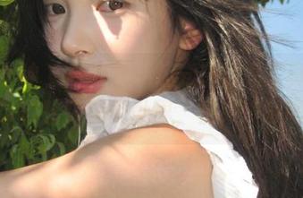 克拉女神 – 与孟君一起分享油亮写真，网盘带你踏入美丽世界，快来领取吧！
