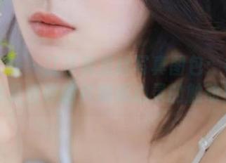 克拉女神 – 江琴裤里丝写真图包：每一幅都是情感的共鸣和心灵的触动！