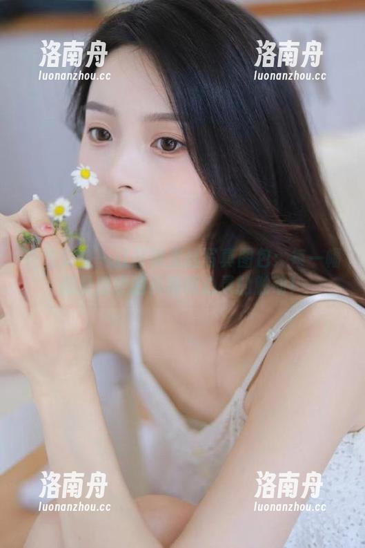克拉女神-江琴 克拉女神 - 江琴裤里丝写真图包:每一幅都是情感的共鸣和心灵的触动!