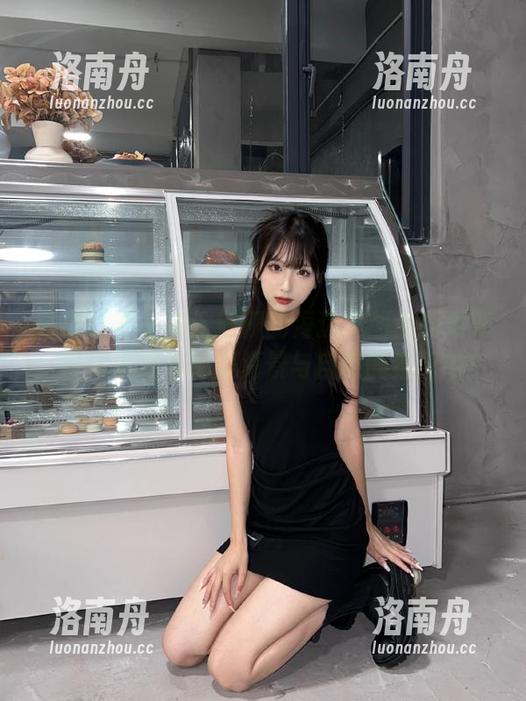 克拉女神 - 关注珊珊的海边美图最新更新，带你沉浸在绝美海景与自然的氛围中！