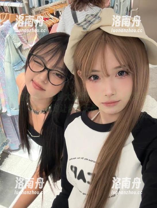 克拉女神-颖儿 克拉女神 - 免费大放送!颖儿双人搞笑美图,绝对让你每天都乐开怀!