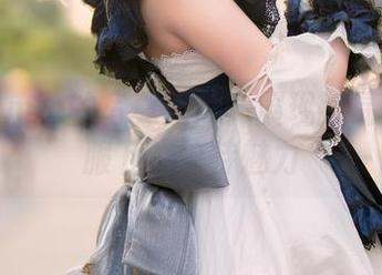 兔胖胖min的写真照片：展现路易九世礼服下的独特魅力
