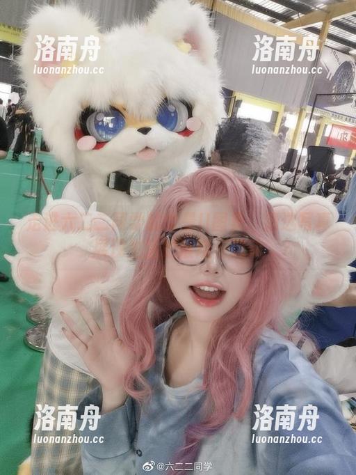 六二二同学 走进六二二同学的哈曼II图集:精选写真展现生活的璀璨与灵动