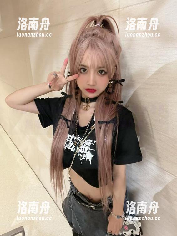 冲田凛花rinka全新女仆图包，快来看看她如何把萌与诱惑玩得淋漓尽致！