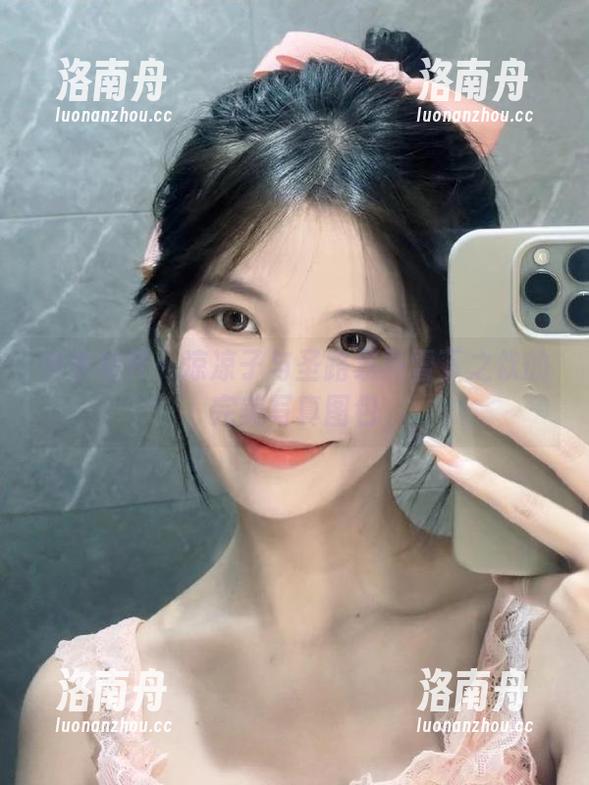 凉凉子 冬季情怀:凉凉子与圣路易斯雪下之饮的完美写真图包