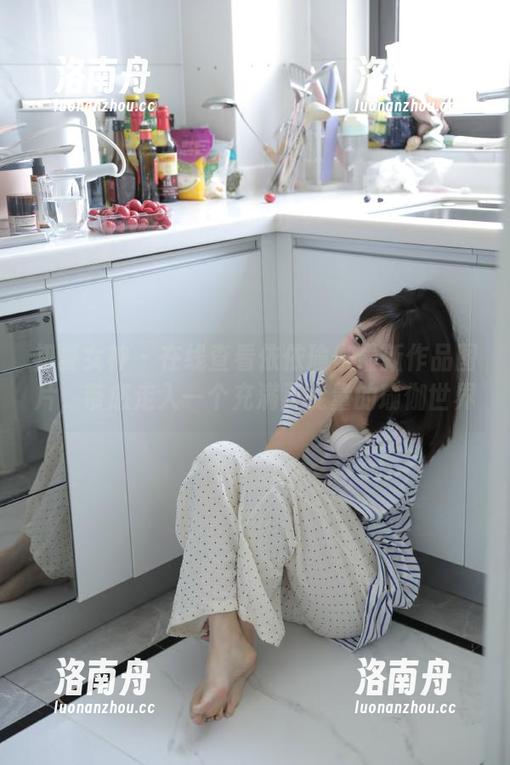 初夏女神-依依 初夏女神 - 在线查看依依瑜伽最新作品图片,带您走入一个充满正能量的瑜伽世界