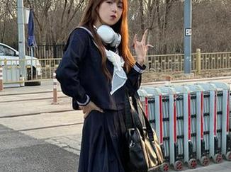 初夏女神 – 双双姐妹出行的最新图集，感受风景与友谊交融的完美瞬间