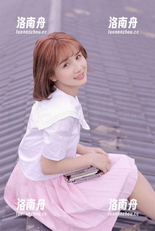 初夏女神-柒柒 初夏女神 - 柒柒的时尚睡衣全套写真,清新靓丽的图片让你眼前一亮,快来欣赏吧!
