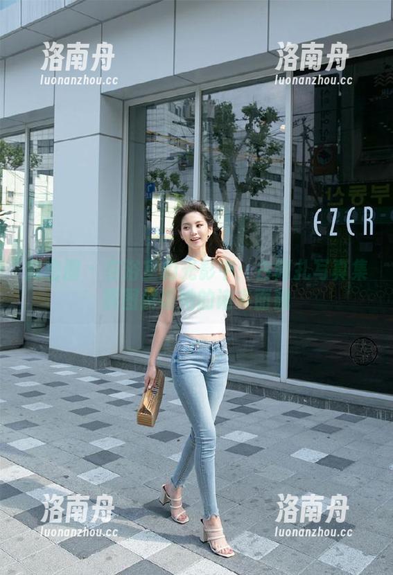 微密圈 - 在浴室的光影中：古阿扎写真集原图解锁她的诸多面貌