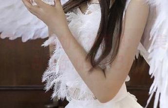探秘可可小白兔的女神世界：精美cos图包让你心动不已！