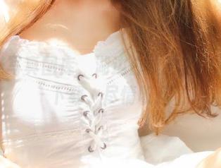 探索喵写真图库，湖边白丝艺术作品免费下载，尽情收藏