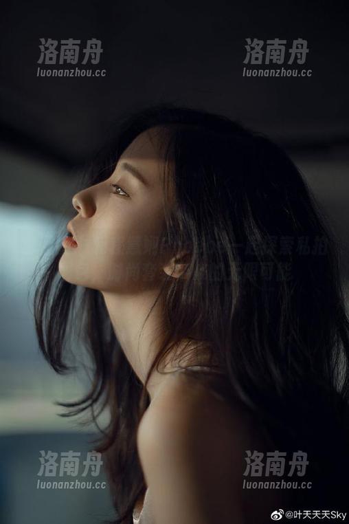 嗲囡囡-程慧娴Phoebe 嗲囡囡 - 和程慧娴Phoebe一起探索私拍图包,时尚套装带来的无限可能