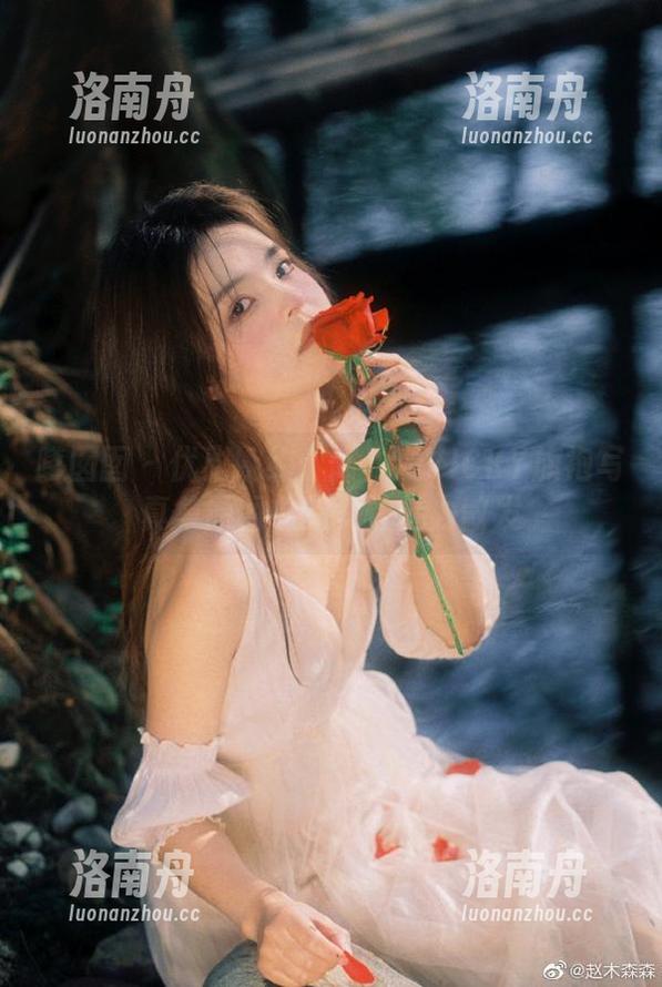 嗲囡囡-陈雅漫VICKY 嗲囡囡 - 优雅婉约:陈雅漫VICKY旗袍写真集原图中的女性魅力散发