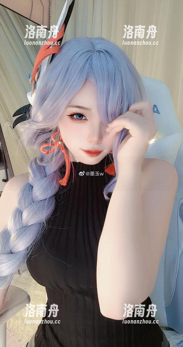 墨玉M 原图大揭秘,观看墨玉M毛衣写真,享受灵感与美感的双重盛宴