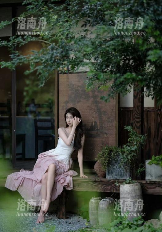 壹吻映画-辣辣 壹吻映画 - 免费领取辣辣的落地窗写真,让你的生活充满艺术气息!