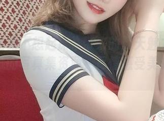 《夏鸽鸽不想起床》带来的夏天魅力：值得珍藏的写真集资源，尽情感受美的滋味。