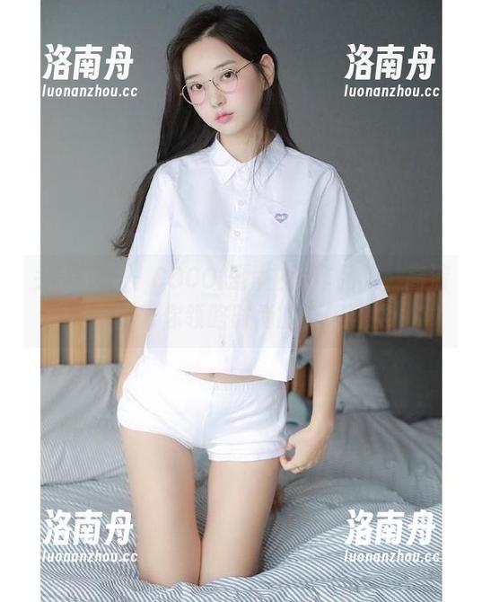 头条女神-COCO 头条女神 - COCO短裙主题作品集,高清画面带你领略时尚的无限可能
