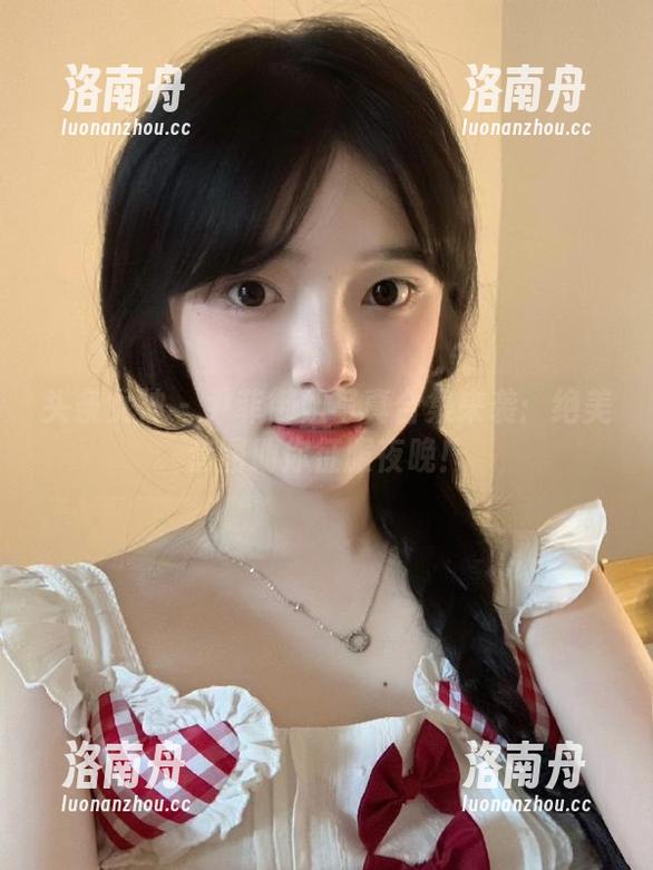 头条女神 - 尹菲御姐写真合集来袭：绝美套图助你征服夜晚！
