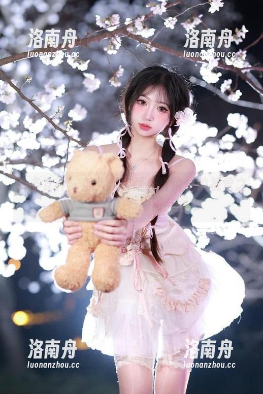头条女神-月音瞳 头条女神 - 加入月音瞳春日悦丝的视觉之旅,获取精彩原图与图包