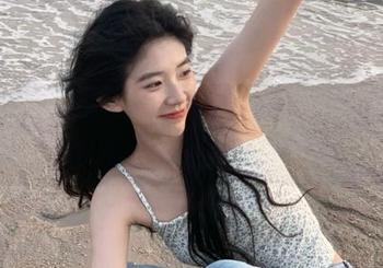 头条女神 – 照片里的魔力：欣赏李媛媛黑吊带写真带来的绝美美图