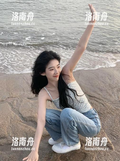 头条女神-李媛媛 头条女神 - 照片里的魔力:欣赏李媛媛黑吊带写真带来的绝美美图