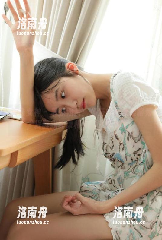 头条女神-杨漫妮 头条女神 - 最新照片:杨漫妮的体操服秀,提醒我健康和美的之间差距!
