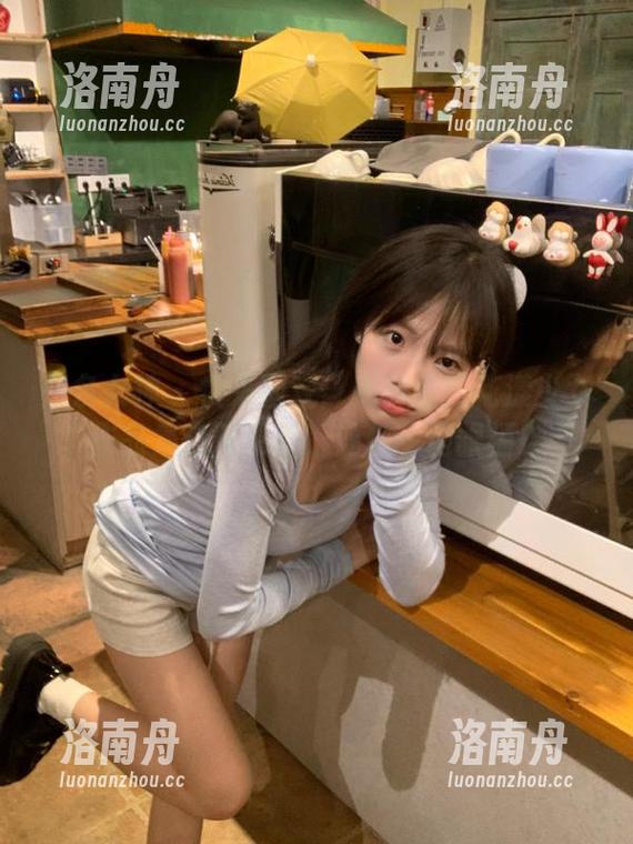 头条女神-琳琳 头条女神 - 快来围观!琳琳最新花漾少女作品集热辣更新,让你一饱眼福!