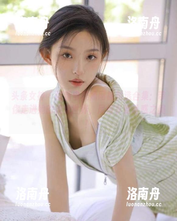 头条女神-申美嫣 头条女神 - 最新申美嫣网袜精选合集:带你走进她的视觉世界,尽情享受诱惑之美!