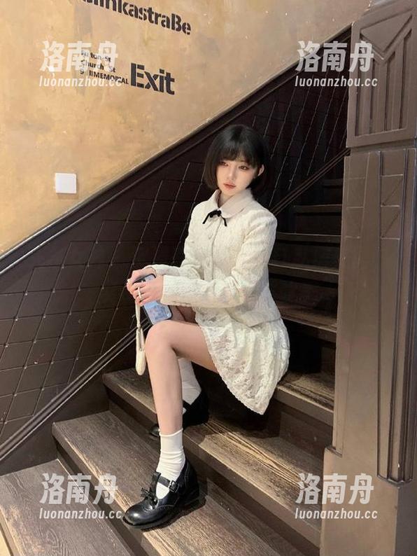 头条女神-语溪 头条女神 - 沉浸在语溪的浴缸私房美图,展现女性柔美与自然之美