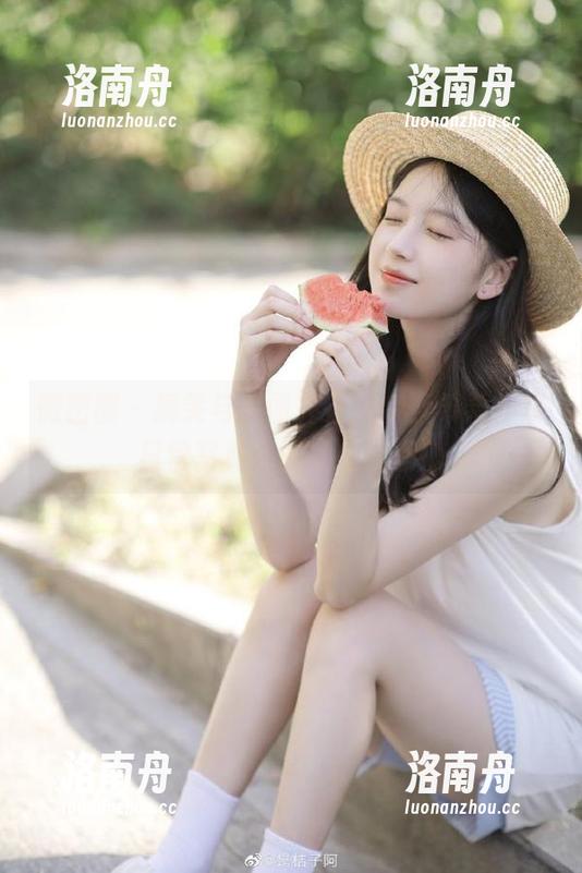 奈斯希希 微密圈 - 搞笑与美丽并存,奈斯希希分享日常写真中的奇趣瞬间!