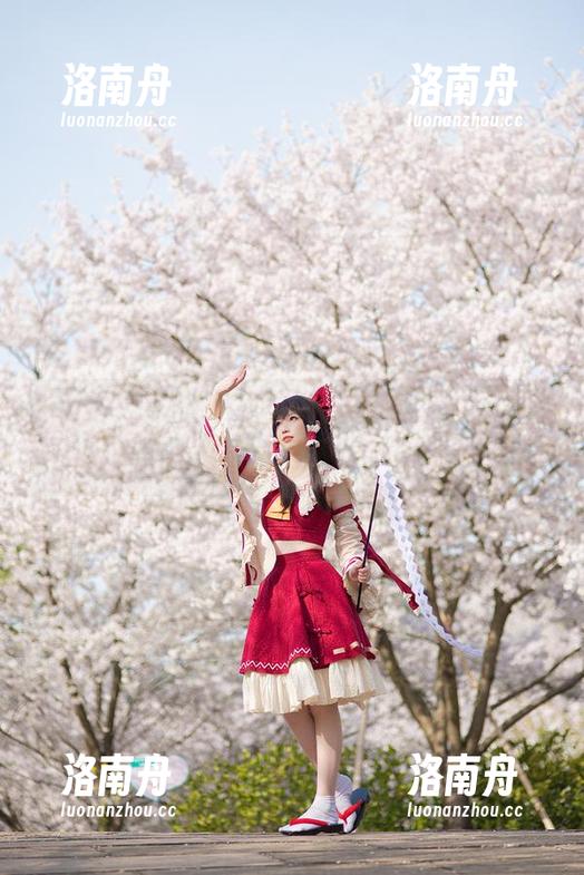 妖少you1 妖少you1黑白写真新篇章:让你的桌面与众不同,精美原图兼壁纸一网打尽!