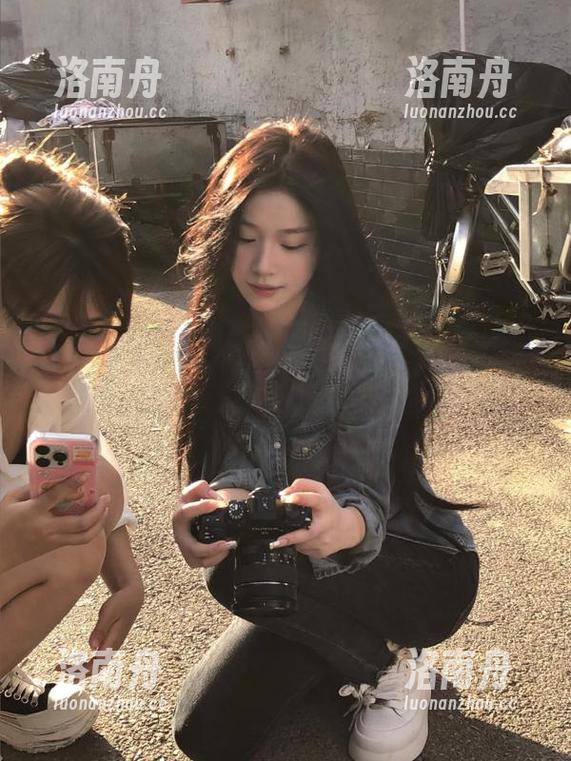 微密圈 - 妮是老虎全新美足写真，享受免费的图片盛宴，绝对不容错过！