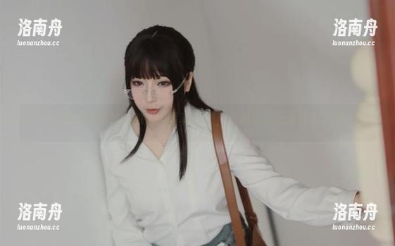 小容仔咕咕咕w 小容仔咕咕咕w的温柔写真合集,尽情享受无圣光的美丽
