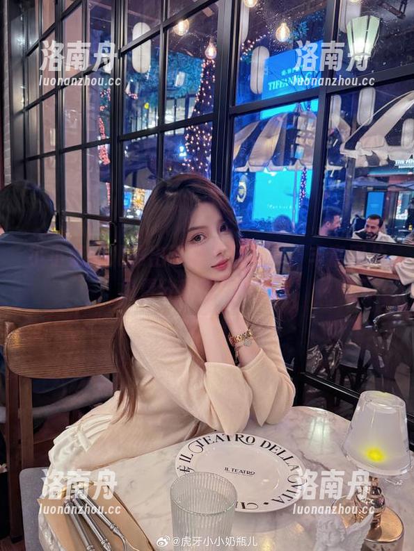 小小奶瓶儿推出透明系列写真，丰富图片免费分享等你来探！