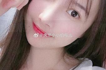小小奶瓶儿独特浴缸福利作品，尽情欣赏她的创意与诚意