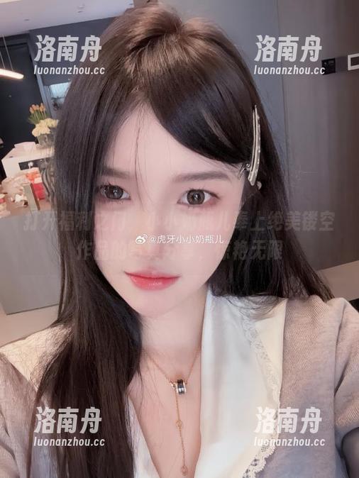 小小奶瓶儿 打开福利之门,小小奶瓶儿奉上绝美镂空作品的写真分享,惊艳无限