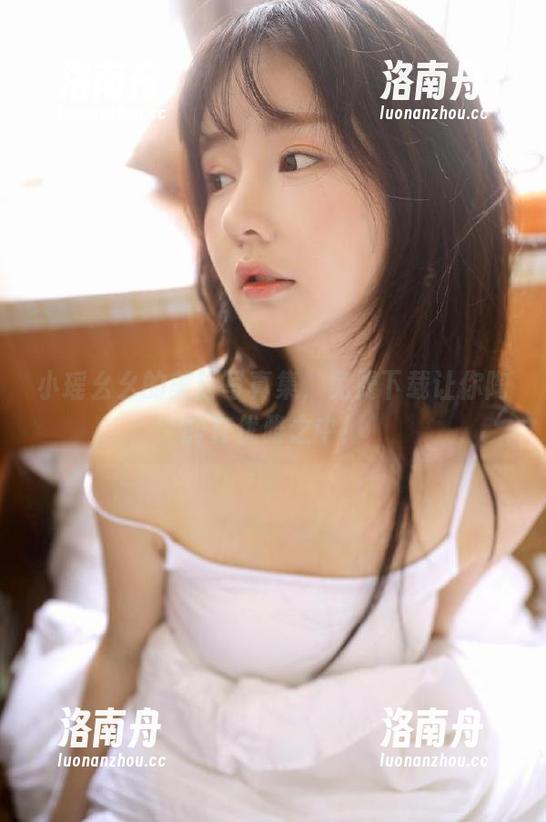 小瑶幺幺 小瑶幺幺的美脚写真集,免费下载让你陶醉在优雅之中!
