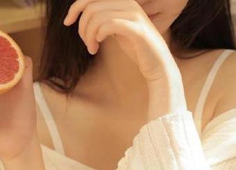 探索小空sora的白裙之美：每一张写真图片都是故事的开端