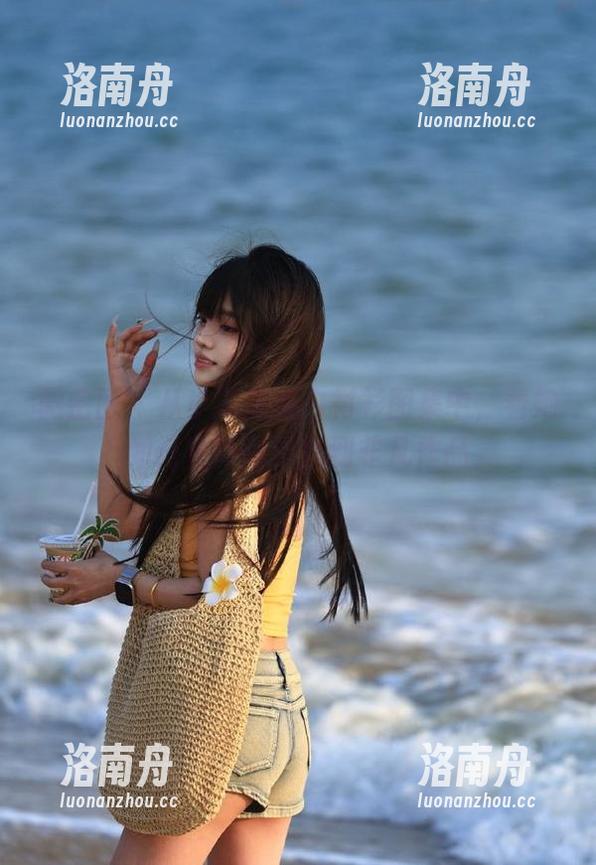 微密圈 - 从小芯酱的白衬衫图集中，看她如何在简单中找到非凡作品
