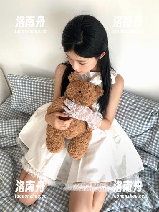尤果网-Maggie 尤果网 - 重温Maggie水手服时光,独家原图和图包内容速来获取哦!