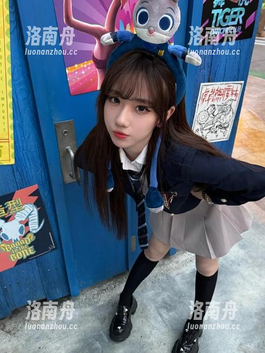 尤果网-夏雨桐 尤果网 - 夏雨桐校服主题美图,青春洋溢的瞬间,快来下载分享你的喜悦!