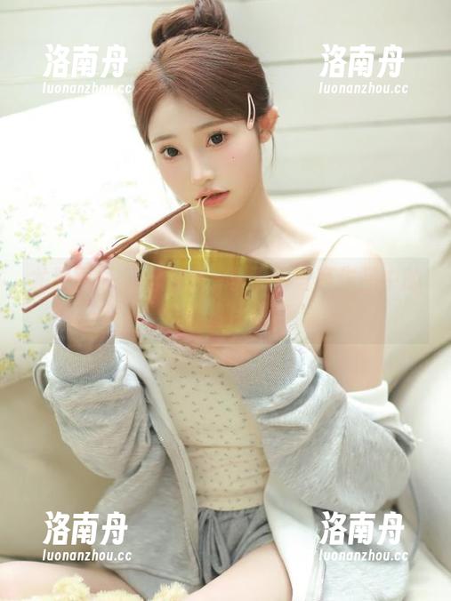 尤果网-李丁丁 尤果网 - 红裙魅影,李丁丁写真作品中的唯美图片盛宴