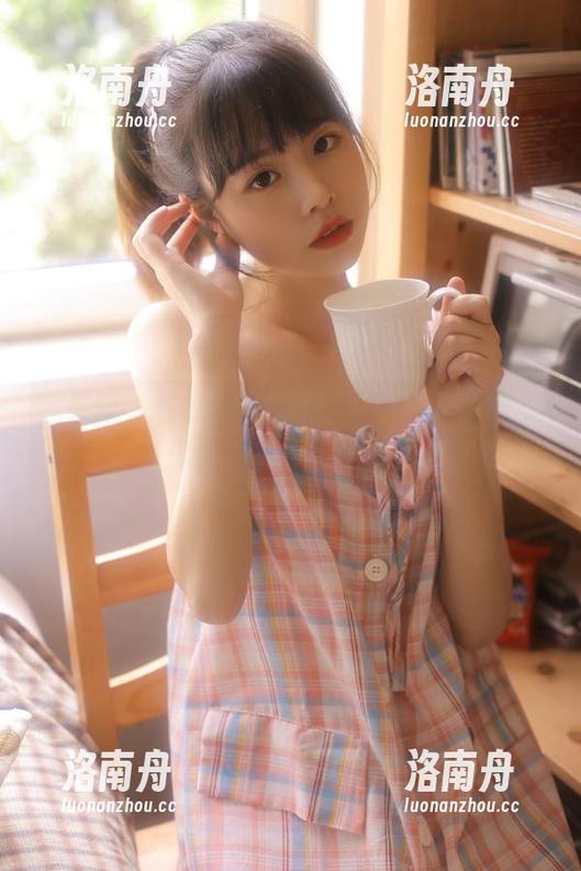 尤果网-杜花花 尤果网 - 在家也能当模特,杜花花的无圣光美图分享居家秘诀