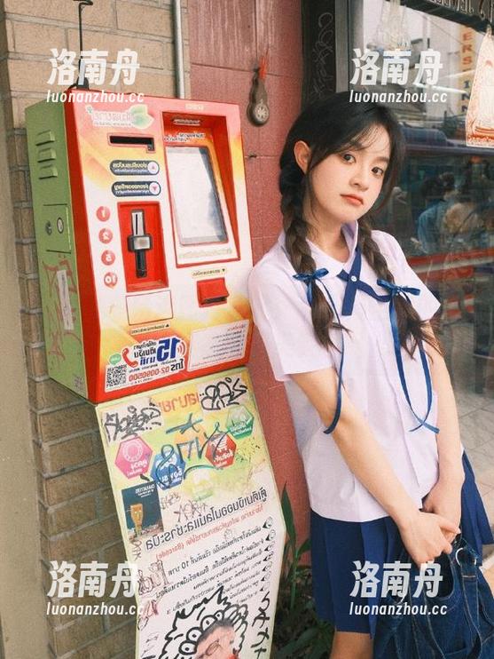 尤果网-杨晨晨 尤果网 - 精选图片欣赏:杨晨晨空姐的迷人姿态与甜美笑容