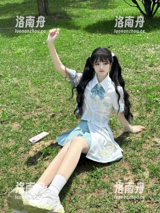 尤果网 - 栗子的妹妹写真作品集：细腻捕捉少女心情的唯美瞬间，感受青春氛围