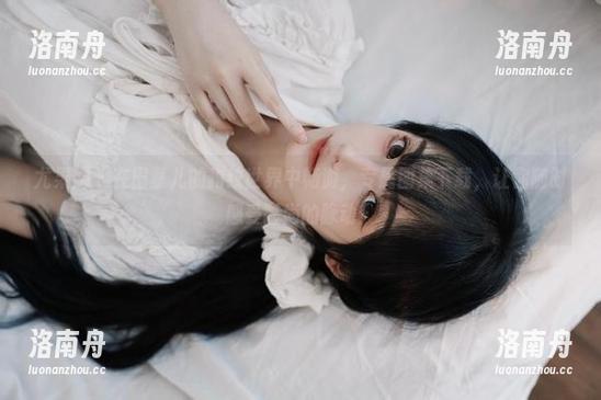尤果网-田慕儿 尤果网 - 在田慕儿的豹纹世界中畅游,专属图集下载,让你随时感受时尚的脉动!