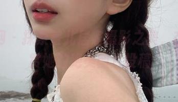 尤果网 – 探索蜜儿居家摄影之美，在线欣赏她的绝美图片投稿